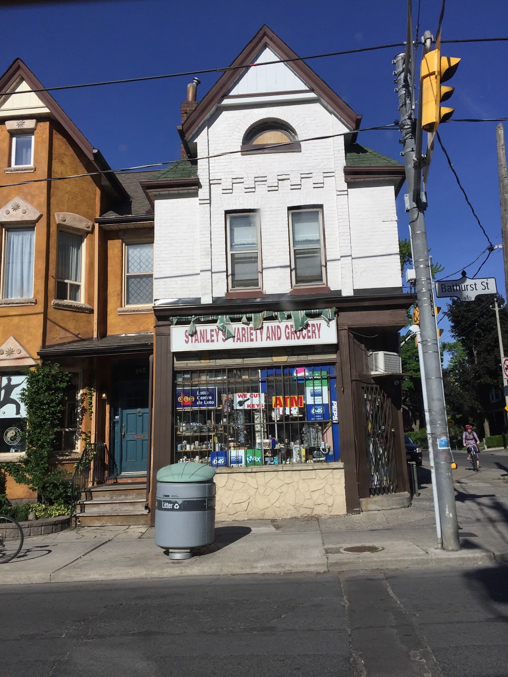 Stanleys Variety | 910 Bathurst St, Toronto, ON M5R 3G3, Canada | Phone: (416) 531-4904