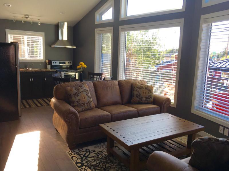 Stardust Inn & Chalets | 979 Waterton Ave, Pincher Creek, AB T0K 1W0, Canada | Phone: (403) 627-4366