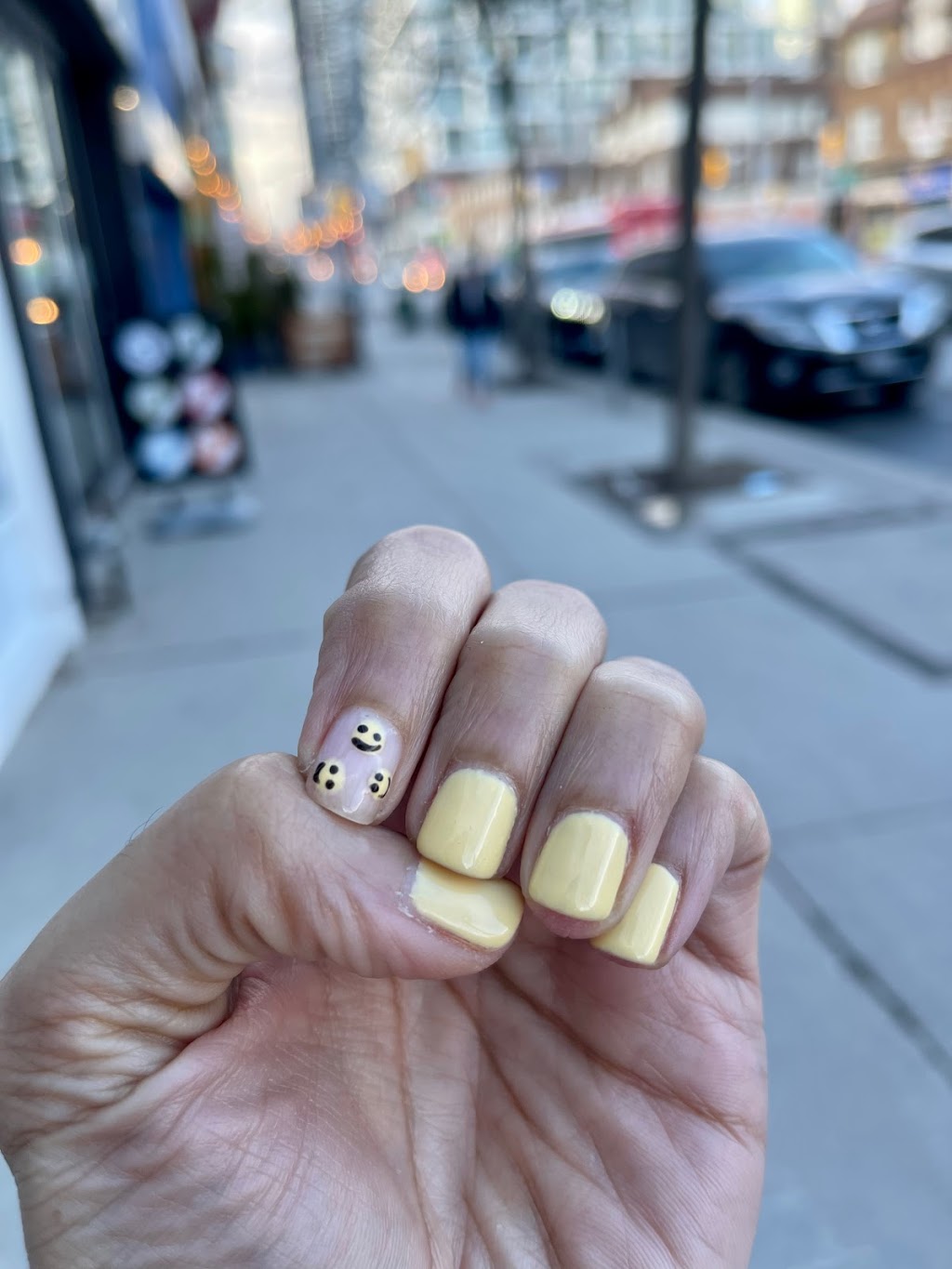 Pinky Nails & Spa on Davisville | 2034 Yonge St, Toronto, ON M4S 1Z9, Canada | Phone: (647) 350-8018