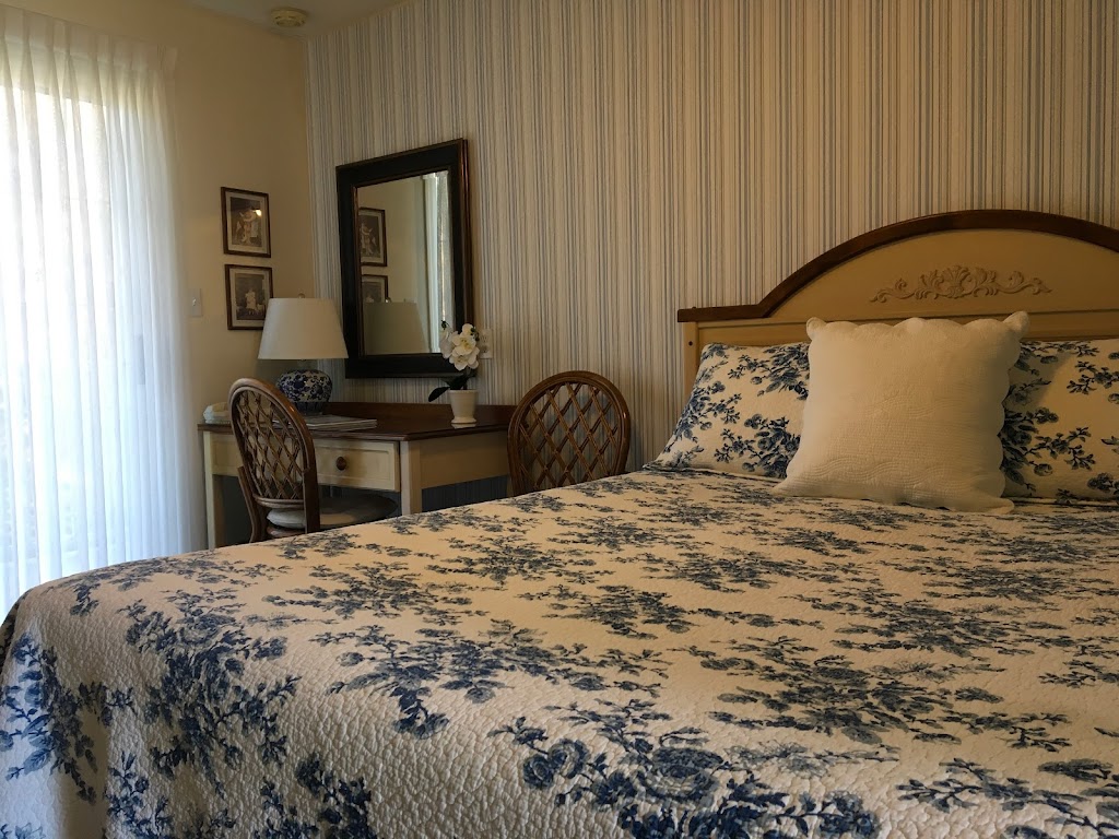 Lakeside Country Inn | 7001 Savona Access Rd, Savona, BC V0K 2J0, Canada | Phone: (250) 373-2528