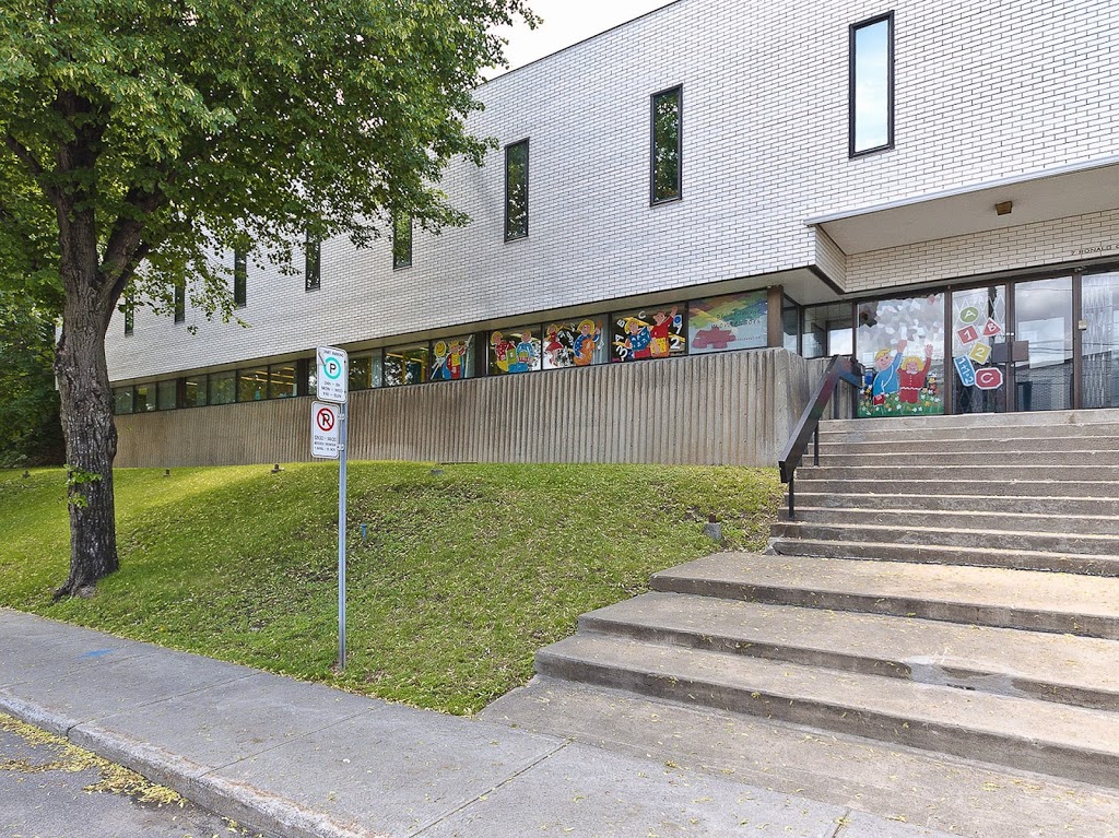 Garderie Montreal Ouest | 7 Prom. Ronald, Montréal-Ouest, QC H4X 1M8, Canada | Phone: (514) 915-7580