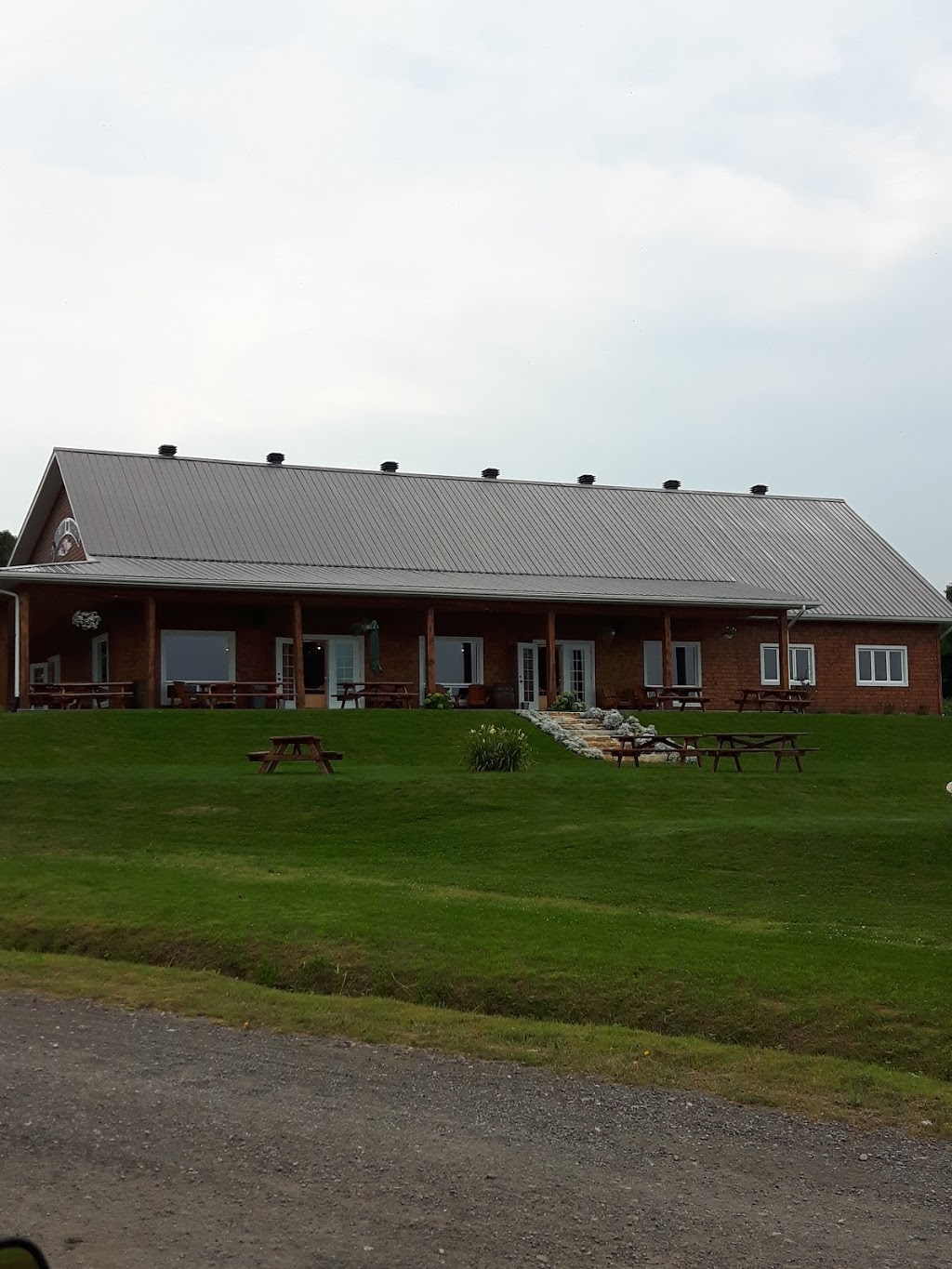Le Pavillon Du Verger | 2232 Montée Brooks, Franklin, QC J0S 1E0, Canada | Phone: (450) 827-2742
