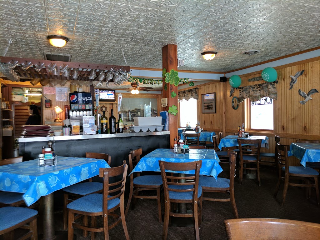 The Beach House Restaurant | 5584 E River Rd, Grand Island, NY 14072, USA | Phone: (716) 773-7119