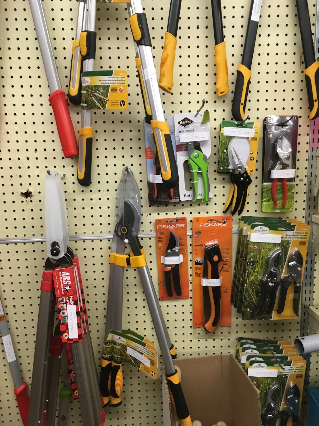 Bridgewater Farmers Co-op Soc Ltd | 123 Elm St, Bridgewater, NS B4V 2V5, Canada | Phone: (902) 543-2471