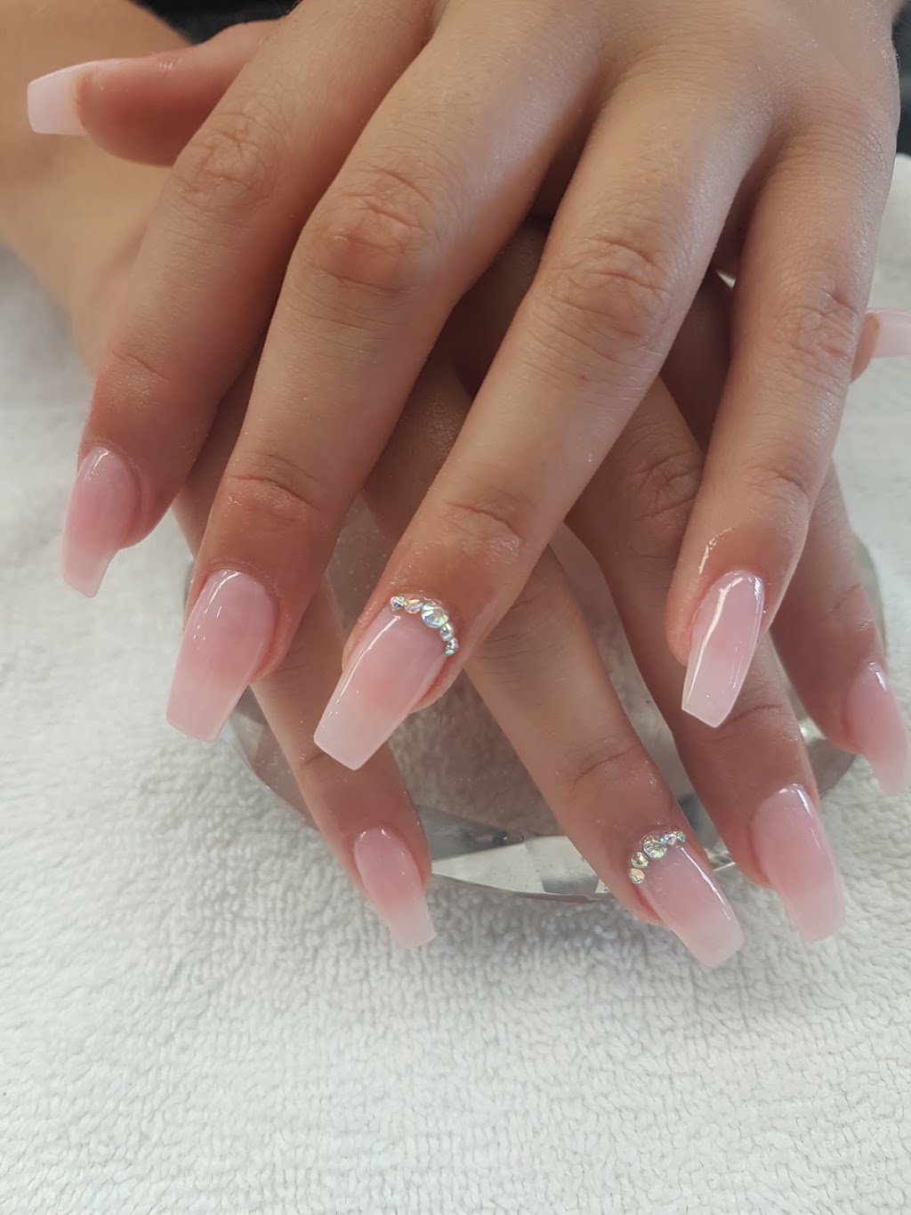 Magic Nail & Body | 225 Fairview Dr, Brantford, ON N3R 7E3, Canada | Phone: (519) 754-0385
