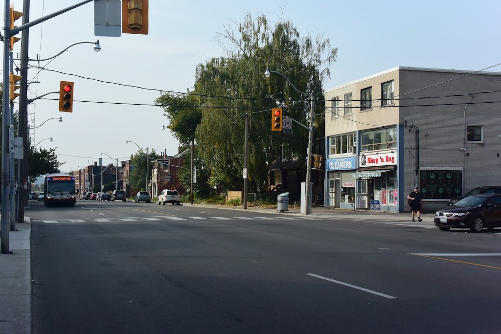 Broadview Dry Cleaners | 936 Broadview Ave, Toronto, ON M4K 2R1, Canada | Phone: (416) 466-9736