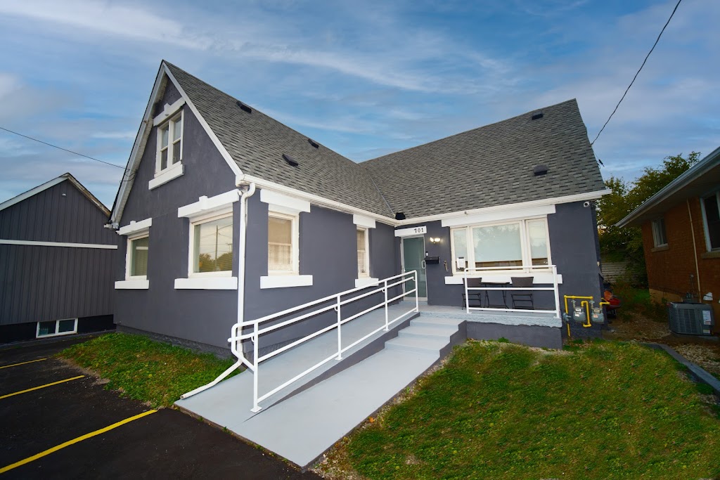 ModernBnb | 701 Upper James St, Hamilton, ON L9C 2Z7, Canada | Phone: (905) 962-2966