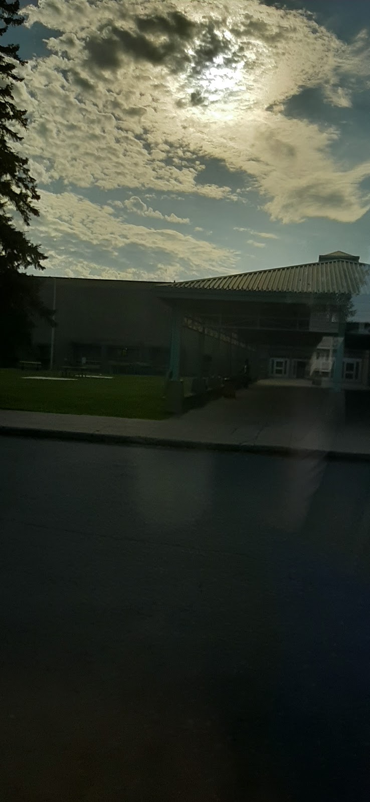 School Secondary Fernand-Lefebvre | 265 Rue de Ramezay, Sorel-Tracy, QC J3P 4A5, Canada | Phone: (450) 742-5901
