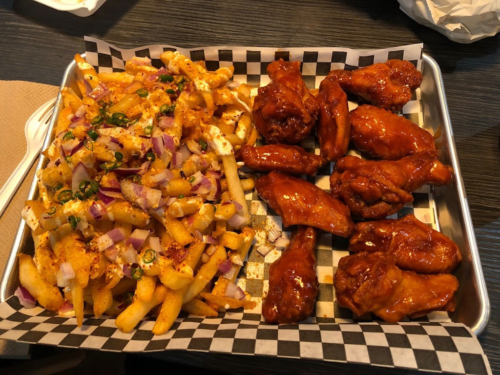 6IXTY WINGS | 15400 Hurontario St, Town Of Caledon, ON L7C 2C3, Canada | Phone: (519) 303-9509