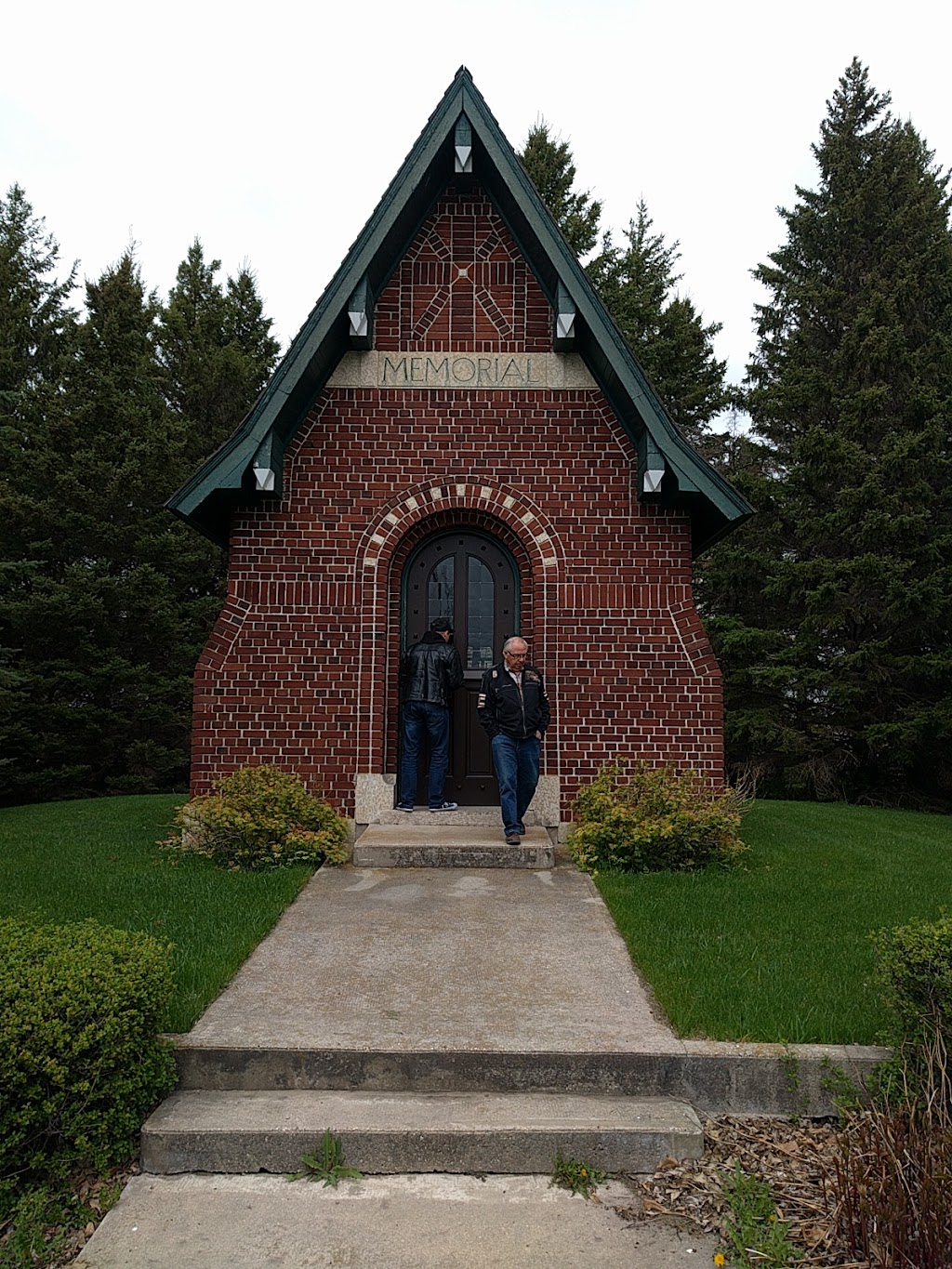 Darlingford Memorial Park | 212 Bradburn St, Darlingford, MB R0G 0L0, Canada | Phone: (204) 242-2838