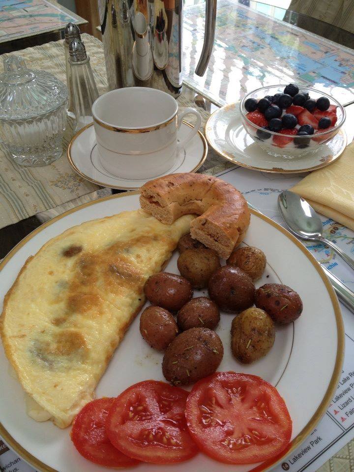 Crown House Bed & Breakfast | 207 N Shore Rd, Lake Cowichan, BC V0R 2G0, Canada | Phone: (250) 749-1016