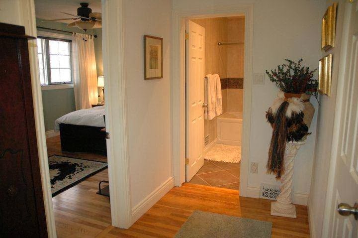 An Angels Wing (near Hospitals) Bed and Breakfast Inn | 678 Chapman Blvd, Ottawa, ON K1G 1T6, Canada | Phone: (613) 736-7387