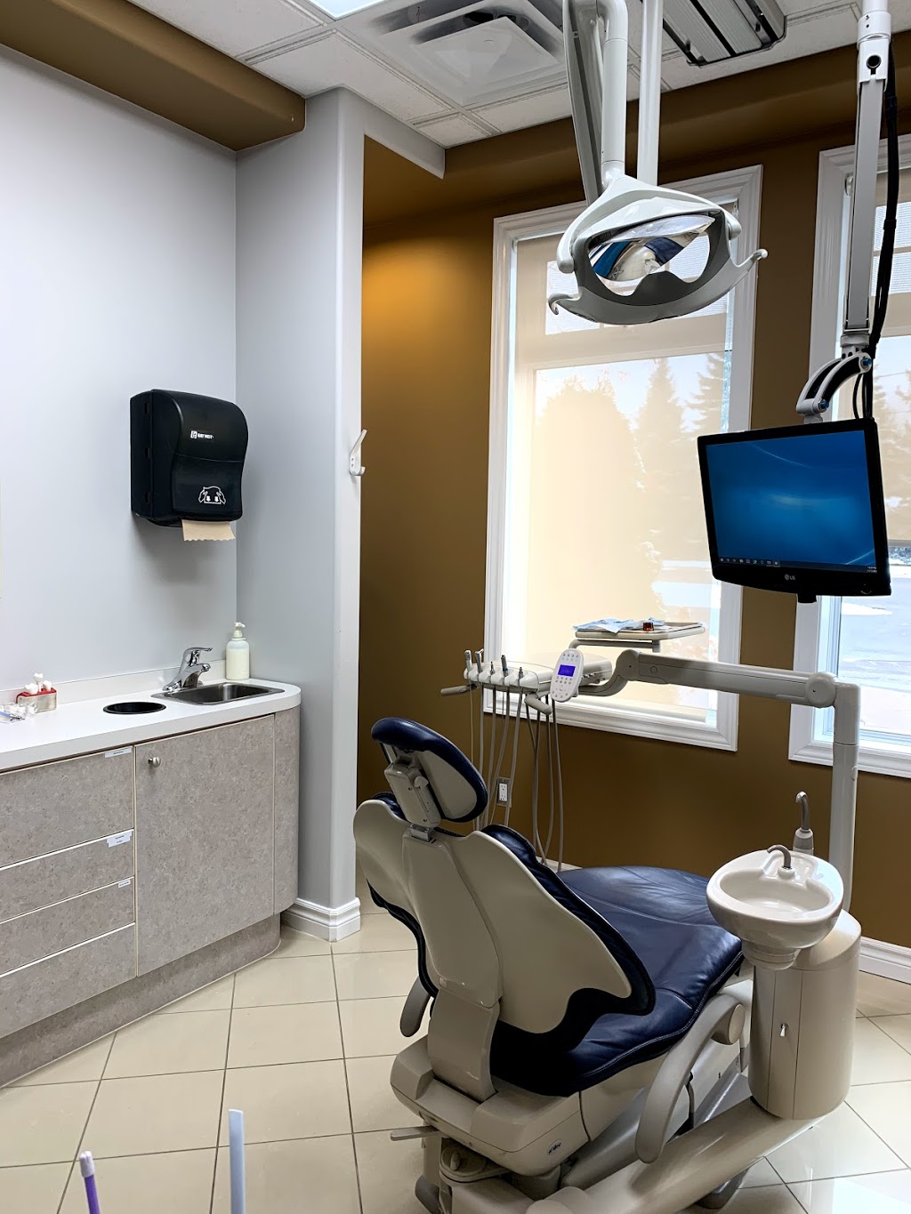Whites Road Dental Care - Dr Gordon Bunt | 14 Whites Rd, Trenton, ON K8V 5P5, Canada | Phone: (613) 392-4757