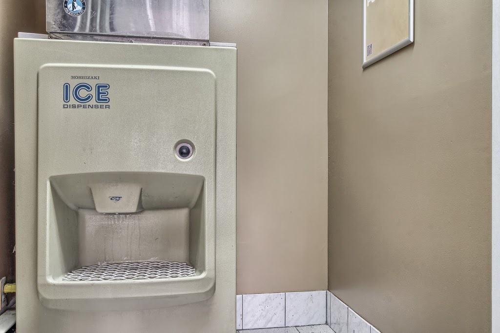 Motel 6 Windsor, ON | 2000 Huron Church Rd, Windsor, ON N9C 2L5, Canada | Phone: (519) 966-8811