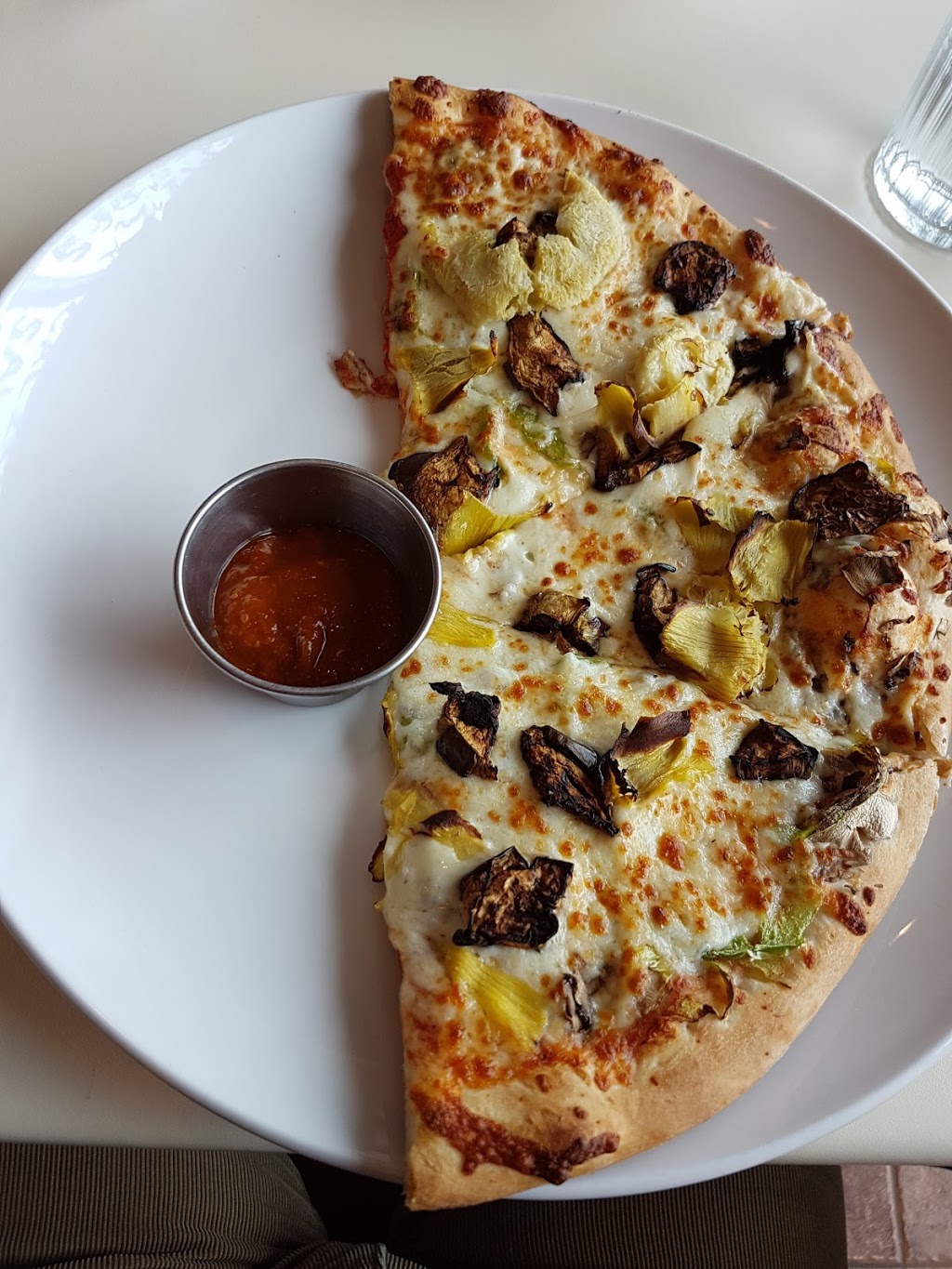 Calzone pizza | 3713 Boulevard Saint-Charles, Kirkland, QC H9H 4M2, Canada | Phone: (514) 426-9000