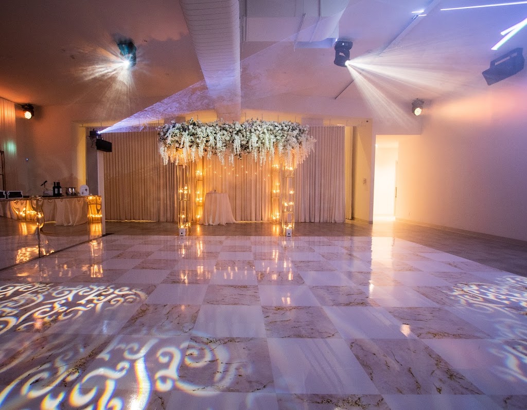 Le Andover | 5870 Av. Andover, Mont-Royal, QC H4T 1H4, Canada | Phone: (514) 344-3936