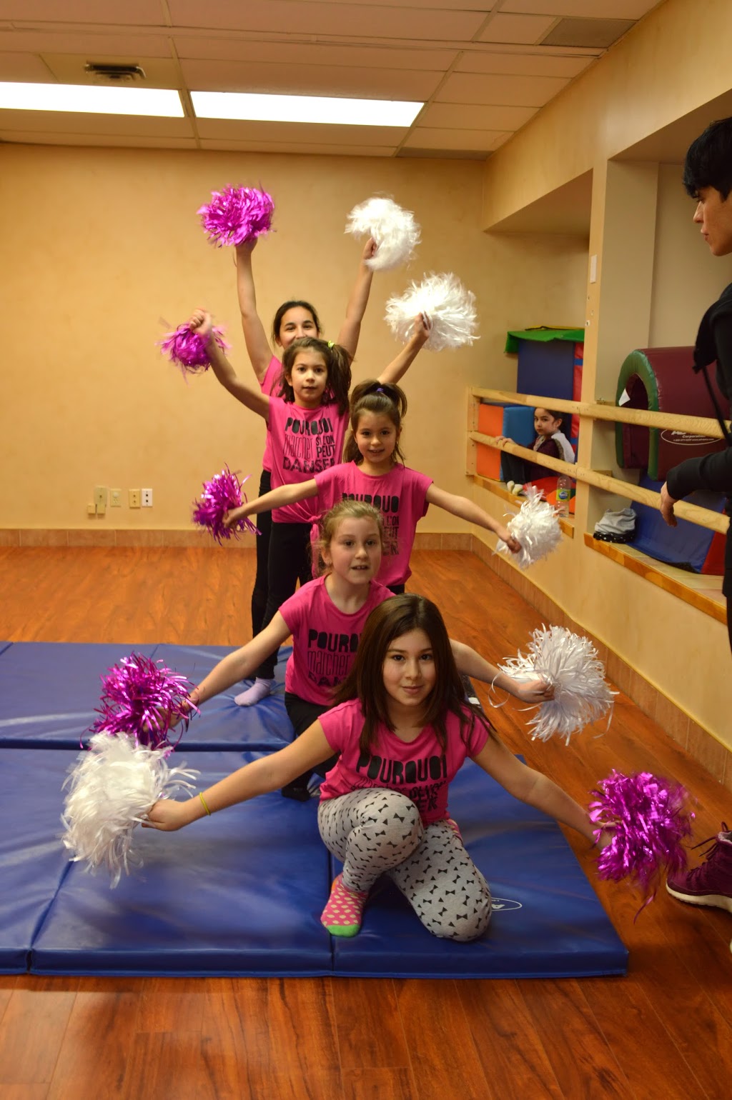 School Stars | 720 Rue Montgolfier #201, Laval, QC H7W 4Z2, Canada | Phone: (514) 654-4184