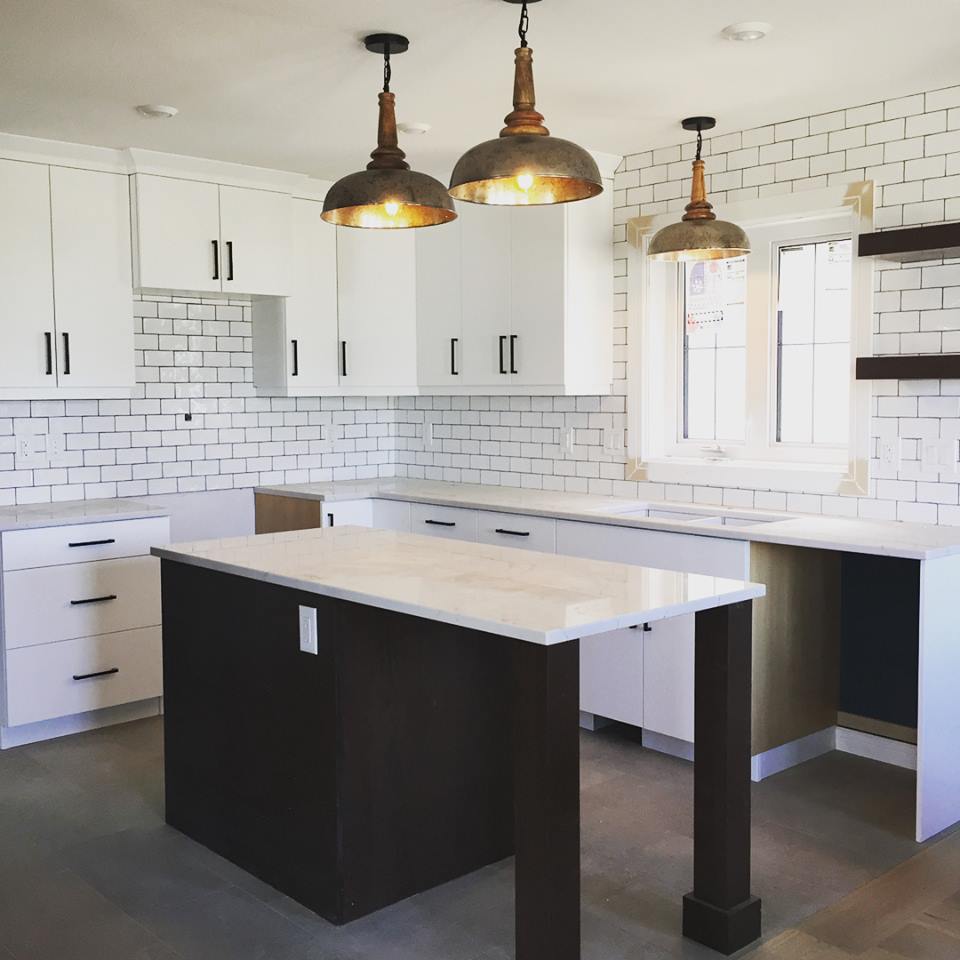 J&H Builders Warehouse | 2505 Ave C North, Saskatoon, SK S7L 6A6, Canada | Phone: (306) 652-5322