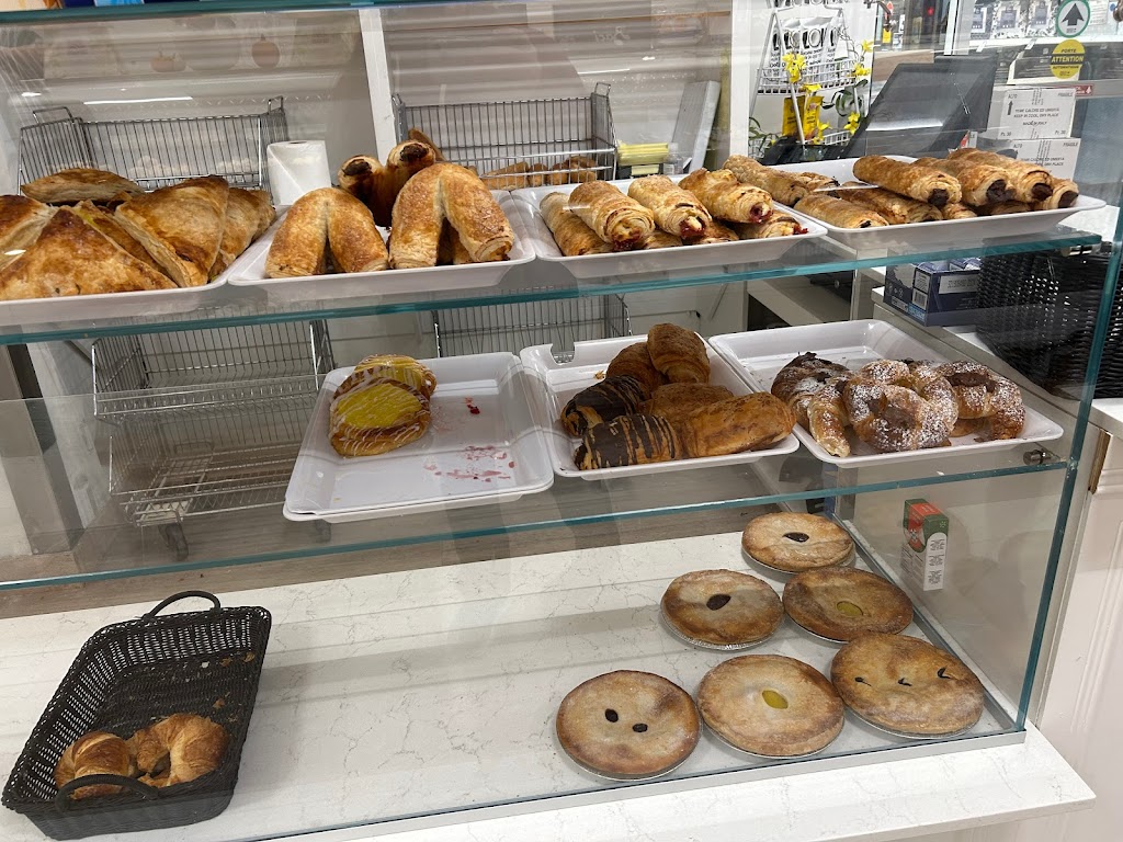 Patisserie Lasalle | 8170 Bd Newman, LaSalle, QC H8N 1X9, Canada | Phone: (514) 365-4334