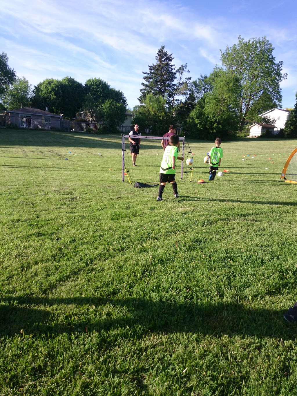 McMahon Park | 76 Maple St, Aurora, ON L4G 1L2, Canada | Phone: (905) 727-3123