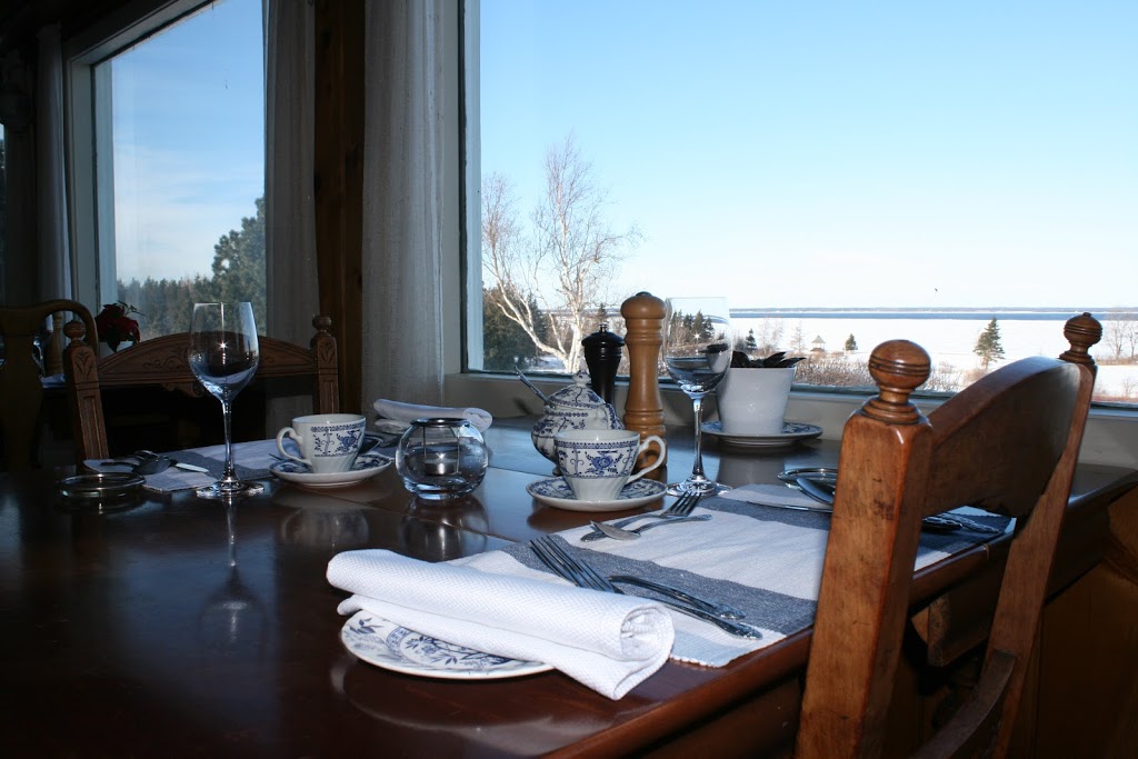 Amherst Shore Country Inn | 5091 NS-366, Amherst, NS B4H 3X9, Canada | Phone: (902) 661-4800