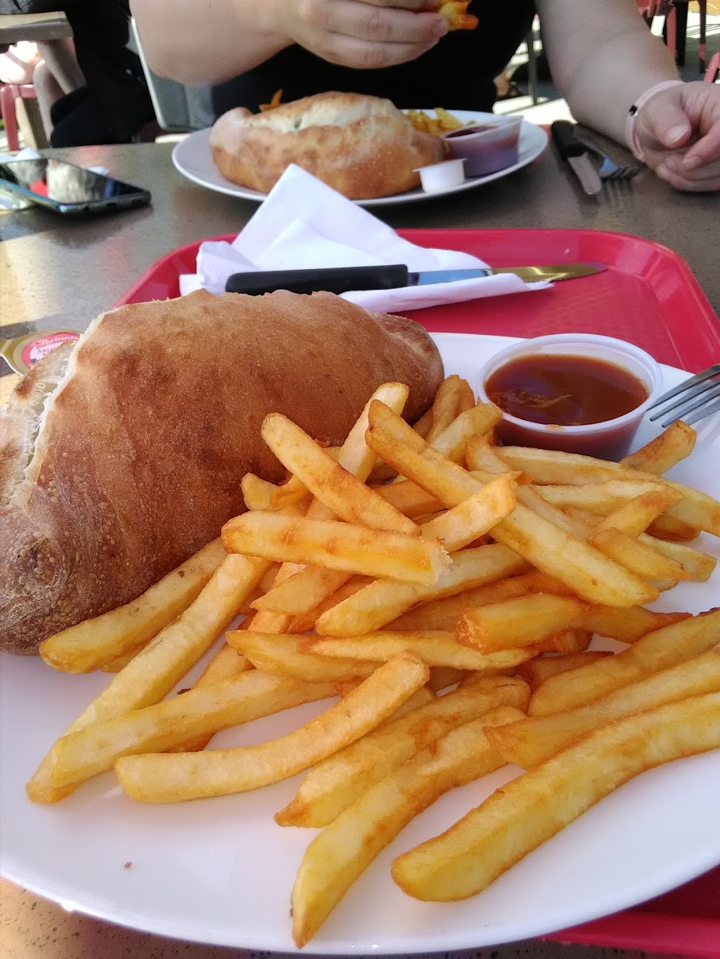 Rôtisserie Gryzou | 231 Rue Larochelle, Val-des-Sources, QC J1T 3M7, Canada | Phone: (819) 879-5746