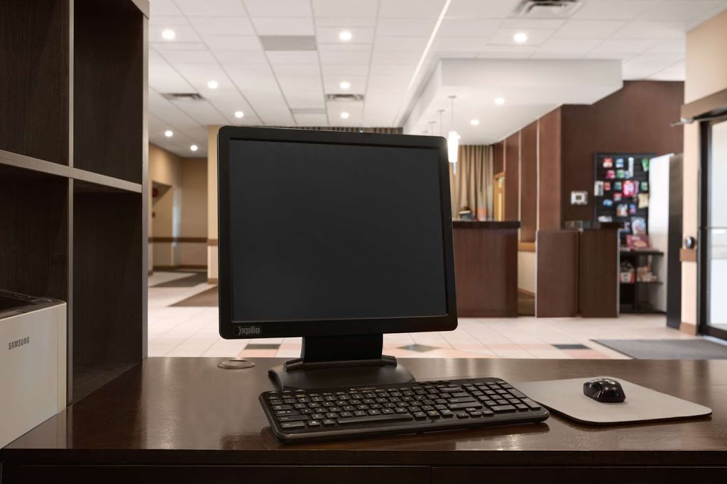 Travelodge by Wyndham Edmonton West | 18320 Stony Plain Rd, Edmonton, AB T5S 1A7, Canada | Phone: (780) 800-7183