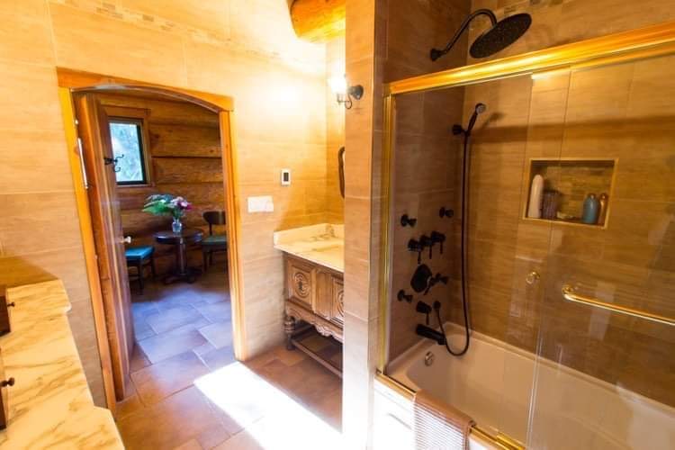 Texada Lodge | 1984 Marble Bay Rd, Van Anda, BC V0S 3N0, Canada | Phone: (250) 886-3723