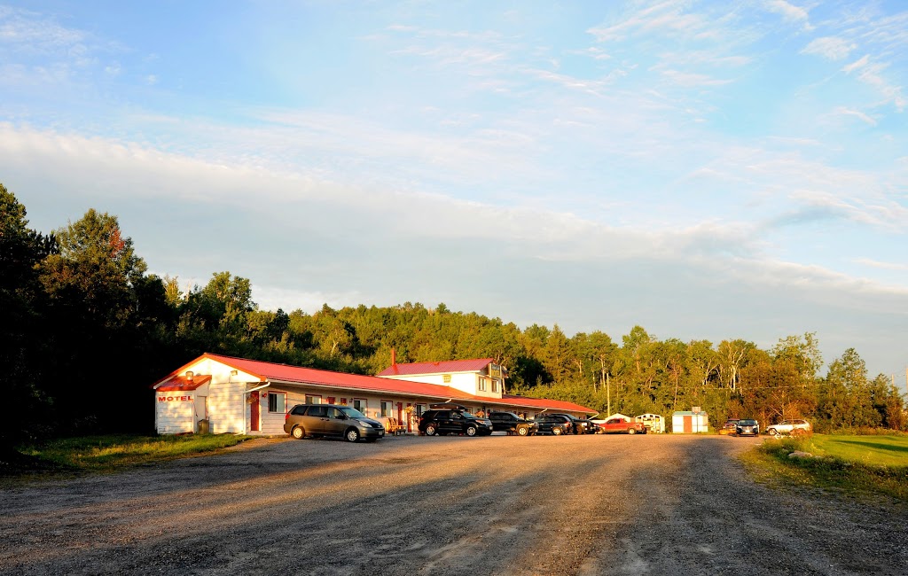 Richard Lake Motel | 2377 Crown Ridge Rd, Sudbury, ON P3E 4N1, Canada | Phone: (705) 522-2022