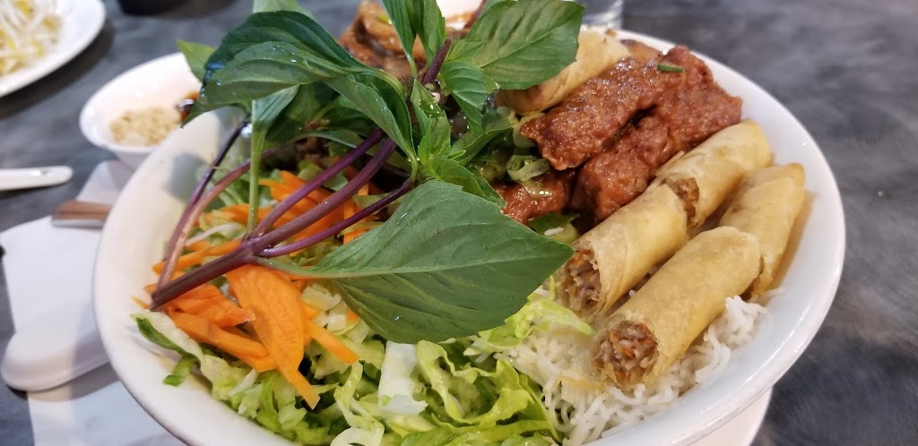 Saigon Maxim | 8338 18 St SE, Calgary, AB T2C 4E4, Canada | Phone: (587) 353-0033