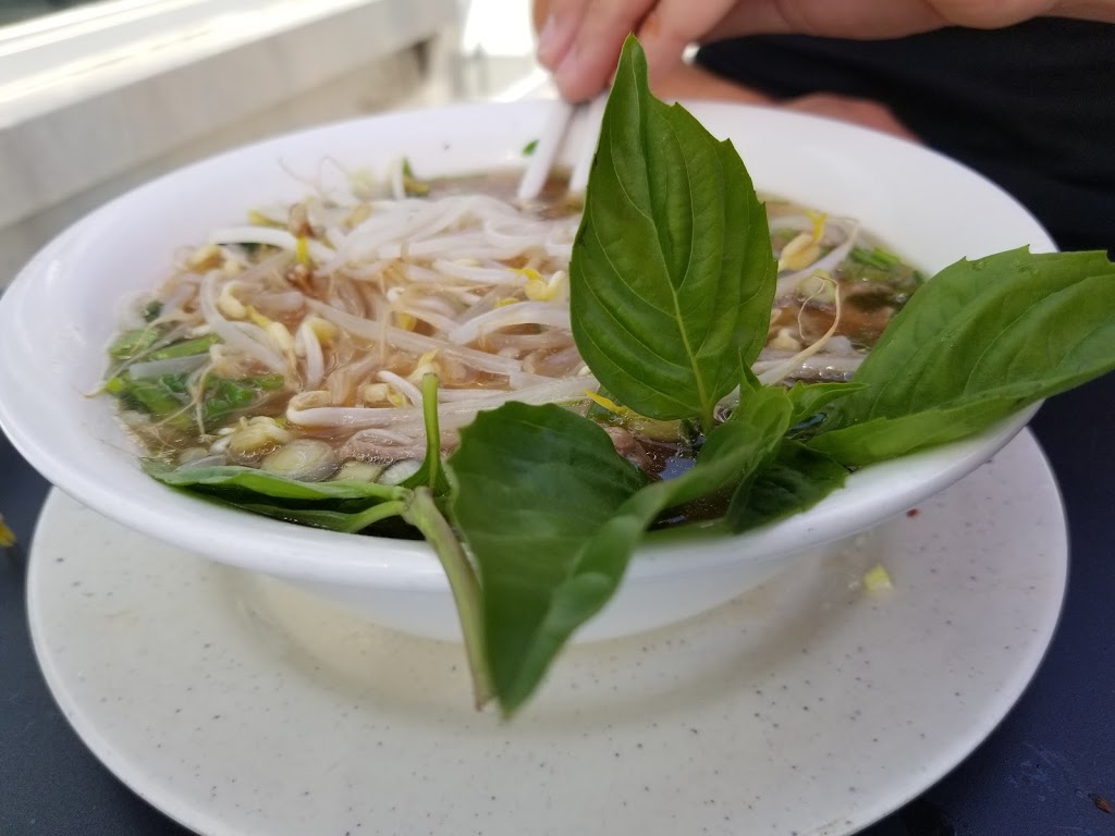 Golden Bell Saigon Restaurant | 1112 17 Ave SW, Calgary, AB T2T 0B4, Canada | Phone: (403) 452-8803