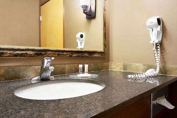 Days Inn & Suites by Wyndham Strathmore | 400 Ranch Market, Strathmore, AB T1P 0B2, Canada | Phone: (403) 934-1134