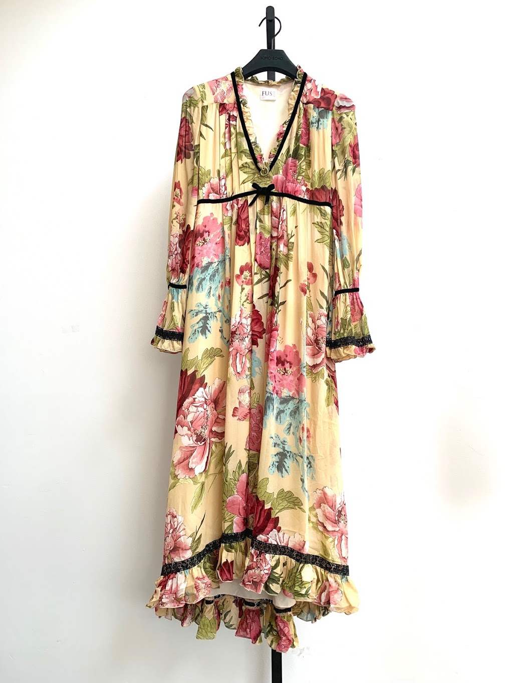 ukdesignersale | 2207 Queen St E, Toronto, ON M4E 1E8, Canada | Phone: (416) 886-5292