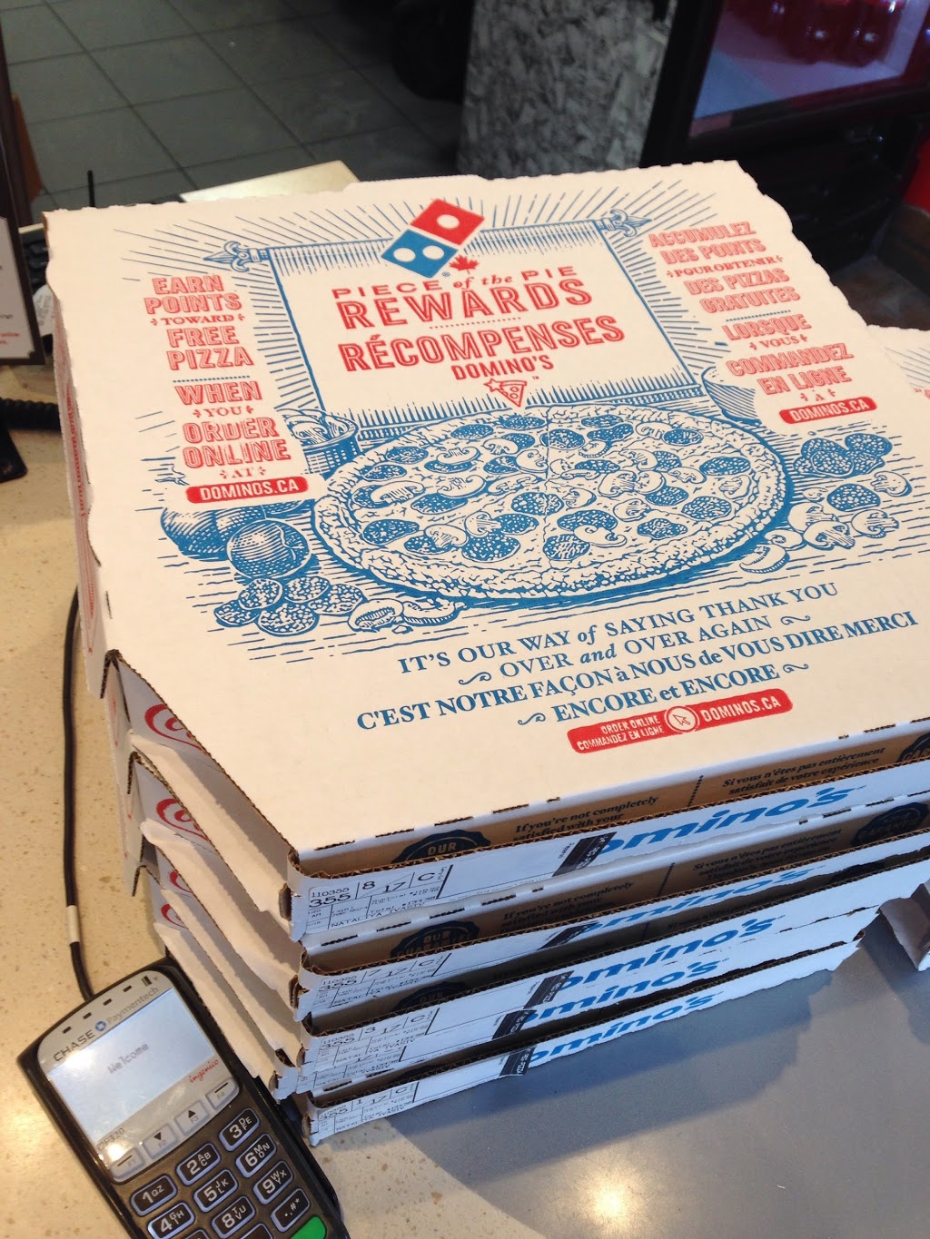 Dominos | 645 Lakeshore Rd E, Mississauga, ON L5G 1J5, Canada | Phone: (905) 891-7878
