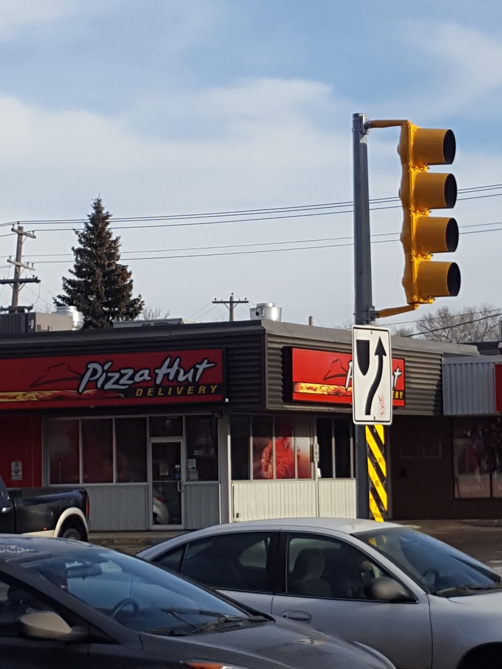 Pizza Hut | 601 8 St E, Saskatoon, SK S7H 0R1, Canada | Phone: (306) 668-3030