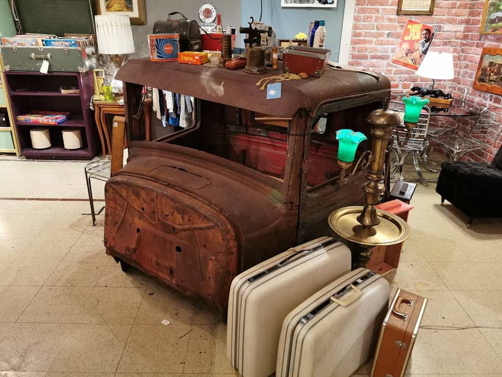 Marché Underground | 3731 Rue Notre-Dame Ouest, Montréal, QC H4C 1P8, Canada | Phone: (438) 795-3602