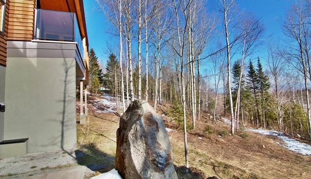 Domaine du Coteau | 170 Rue du Marais, Saint-Ferréol-les-Neiges, QC G0A 3R0, Canada | Phone: (514) 989-8777