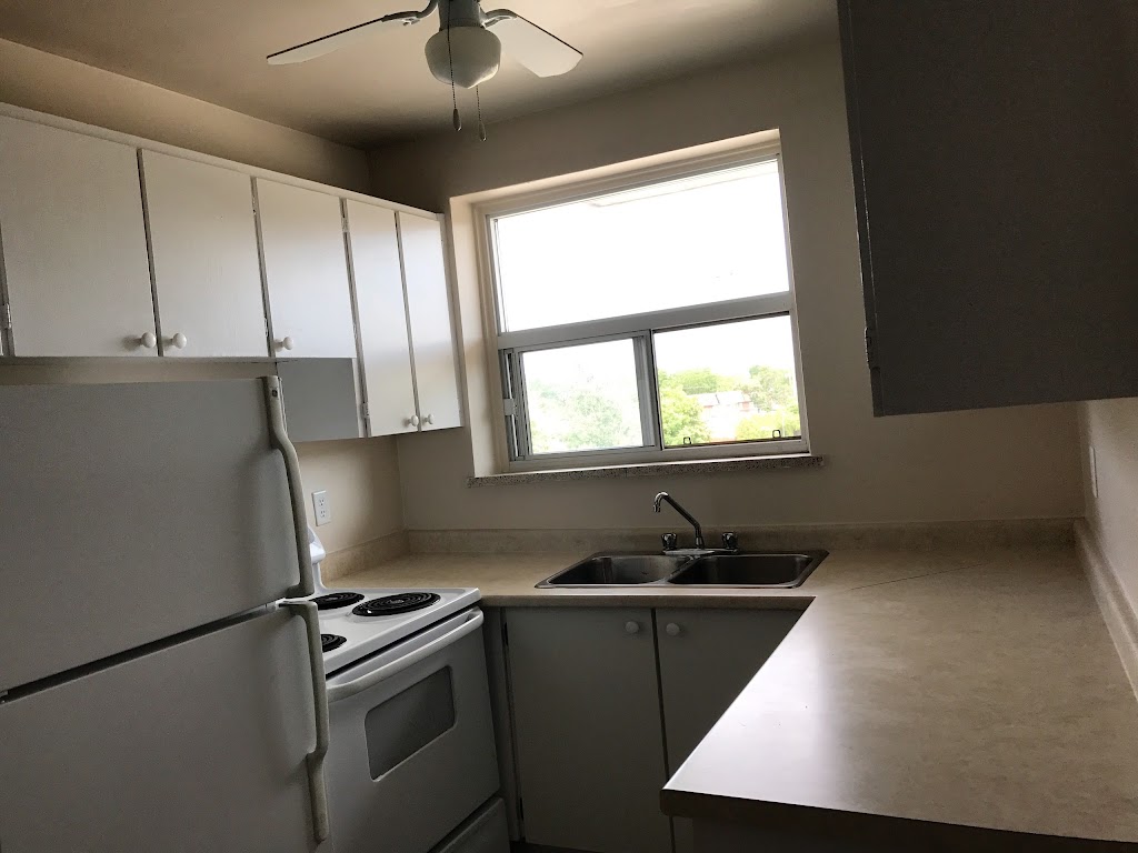 Aberdeen Court Apartments | 500 Aberdeen Ave, Hamilton, ON L8P 2S2, Canada | Phone: (905) 522-1176