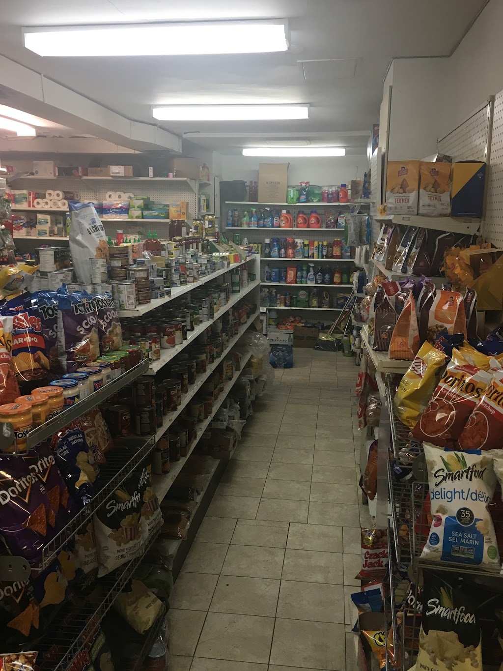 Depanneur Lucky Star | 3468 Rue Drummond, Montréal, QC H3G 1Y4, Canada | Phone: (514) 849-7181