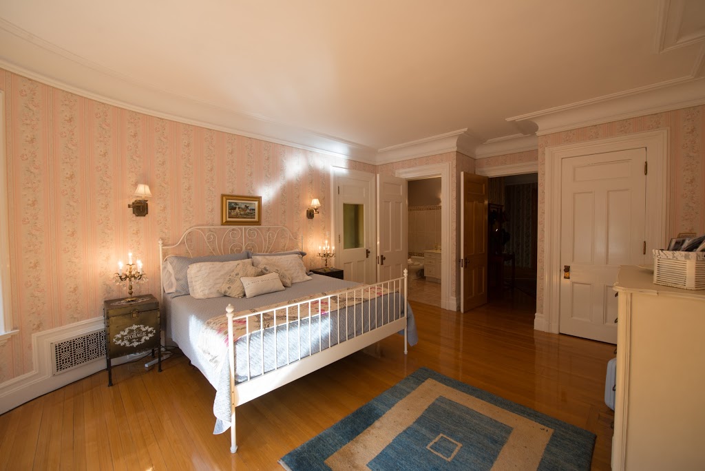 Château la Motte Guest House | 210 Vansittart Ave, Woodstock, ON N4S 6E9, Canada | Phone: (647) 783-4440