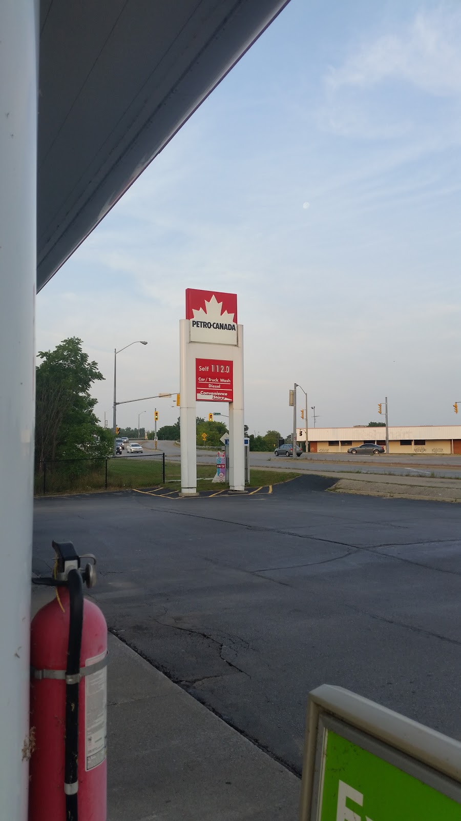 Petro-Canada | 1300 Clarence St S, Brantford, ON N3T 5L6, Canada | Phone: (519) 753-8130