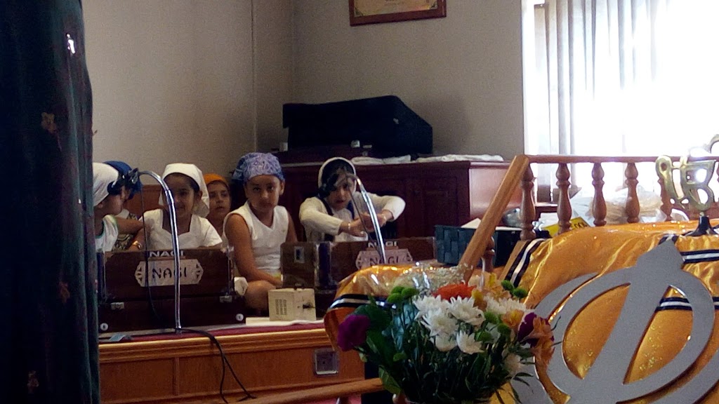 Ramgarhia Association Of Manitoba Inc | 566 Archibald St, Winnipeg, MB R2J 0X4, Canada | Phone: (204) 237-7788