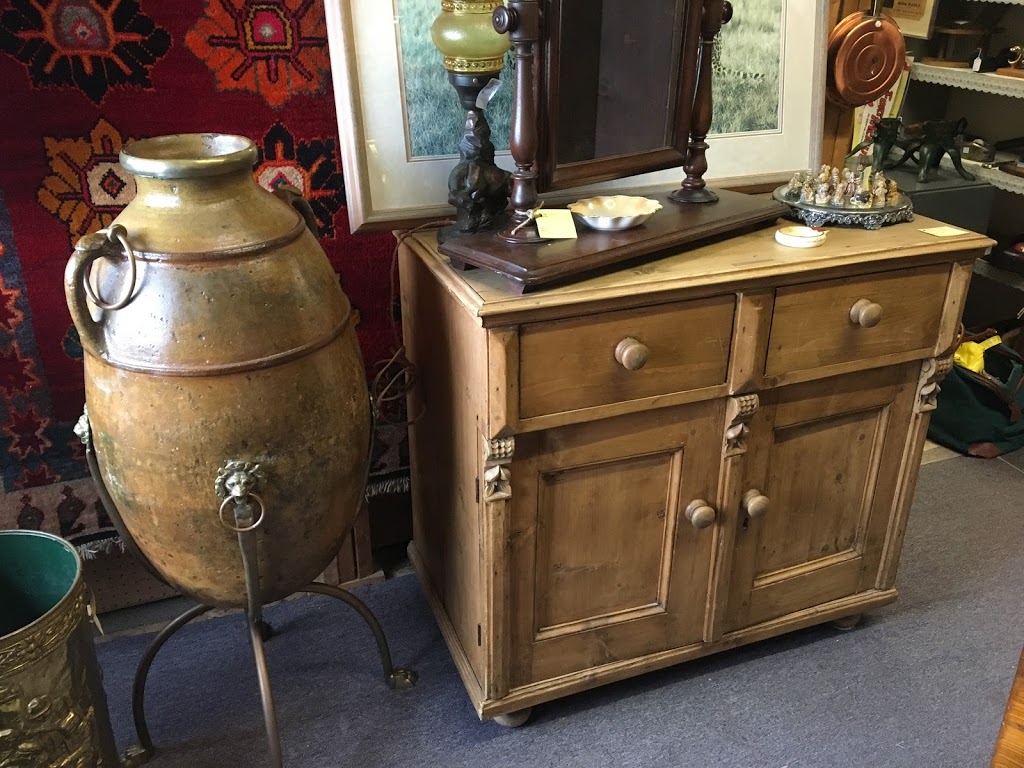 Inglewood Antique Market | 16083 Hurontario St, Inglewood, ON L0N 1K0, Canada | Phone: (905) 838-4000