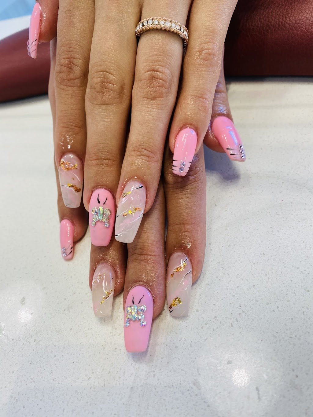 Salon Des Jumelles | 4316 Av. Papineau, Montréal, QC H2H 1S9, Canada | Phone: (438) 680-1913