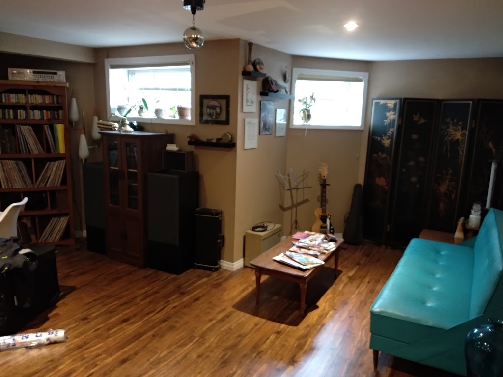 Splash & Sleep B&B | 5 Varsity Estates View NW, Calgary, AB T3B 5J7, Canada | Phone: (403) 201-3554