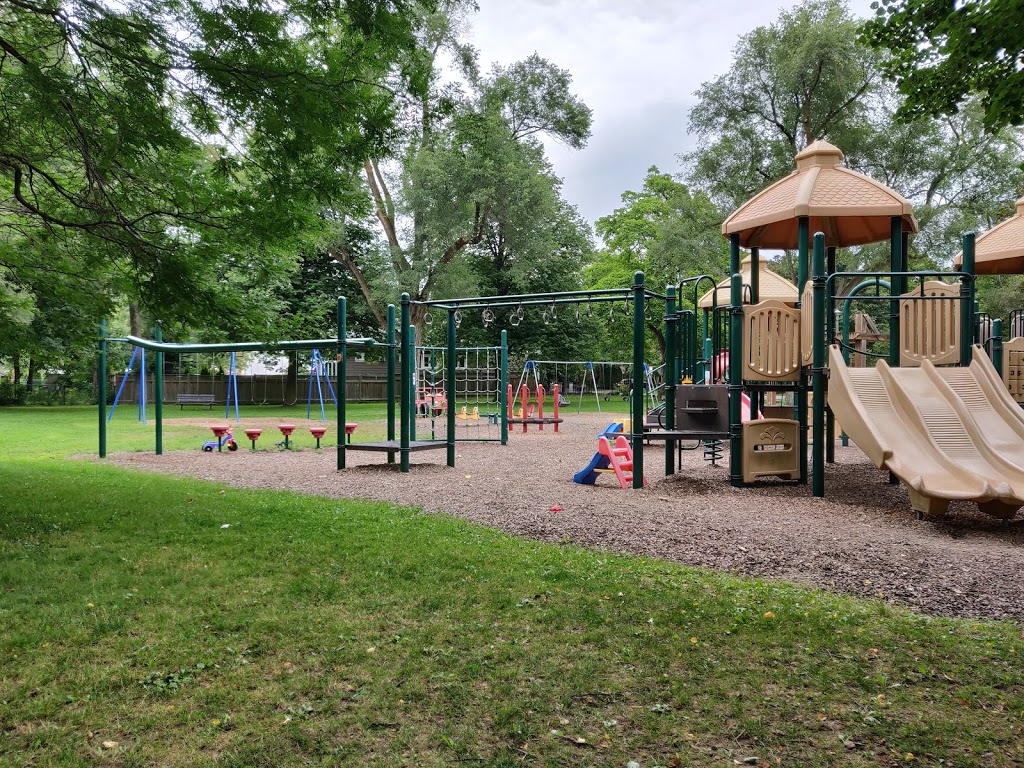Chestnut Hills Park | Chestnut Hills Park, 32 Chestnut Hills Pkwy, Etobicoke, ON M9A 3K5, Canada | Phone: (416) 338-4386