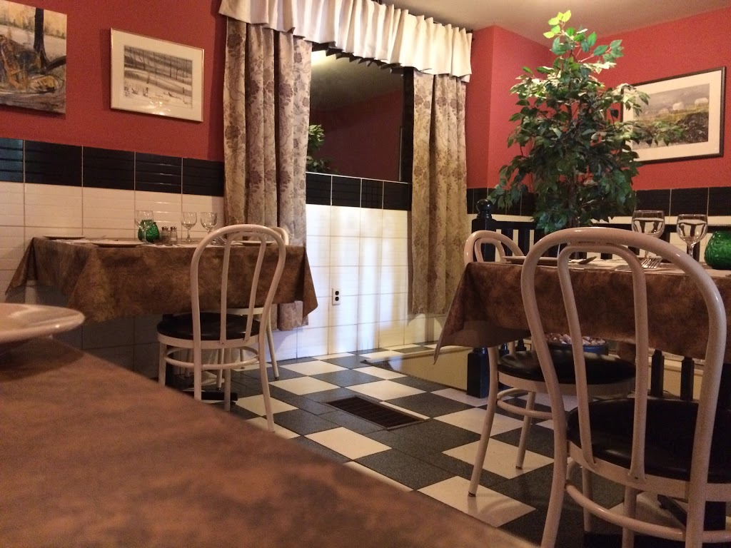 Pizarros | 366 Marguerite Ave, Vanier, ON K1L 6S5, Canada | Phone: (613) 747-7777