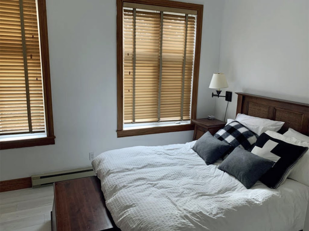 Au Pied de La Falaise | 155 Chem. de la Falaise, Mont-Tremblant, QC J8E 1J1, Canada | Phone: (514) 718-4623