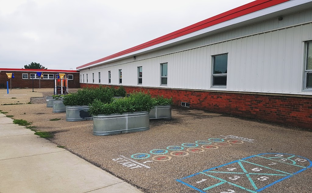École James S. McCormick School | 5424 50 St, Lacombe, AB T4L 0B1, Canada | Phone: (403) 782-3096
