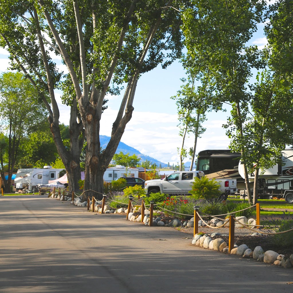 Barefoot Beach Resort | 4145 Skaha Lake Rd, Penticton, BC V2A 6J7, Canada | Phone: (236) 422-3668
